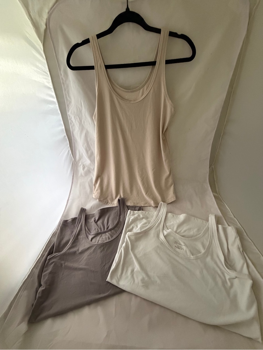 No Boundaries Women’s Tank Tops Lot of 3 L 11-13 Excellent Condition